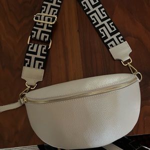 Leather Fanny crossbody, if you like Clare V Grande Fanny, you will like this.